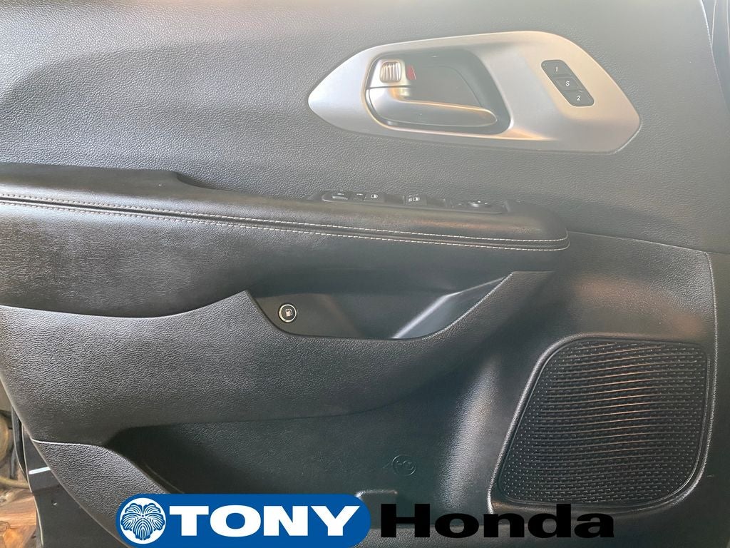 2022 Chrysler Pacifica Hybrid Touring L
