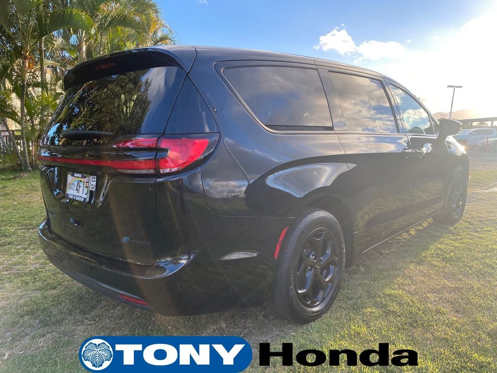 2022 Chrysler Pacifica Hybrid Touring L