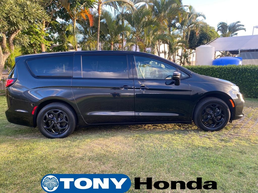 2022 Chrysler Pacifica Hybrid Touring L