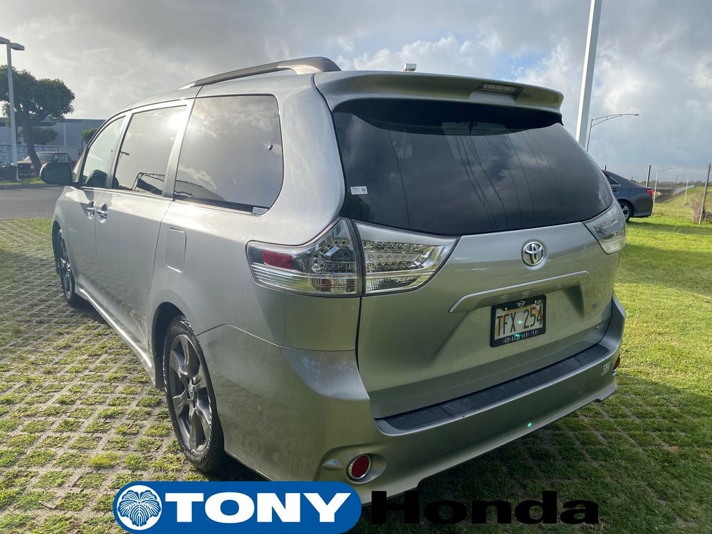 2017 Toyota Sienna SE 8 Passenger