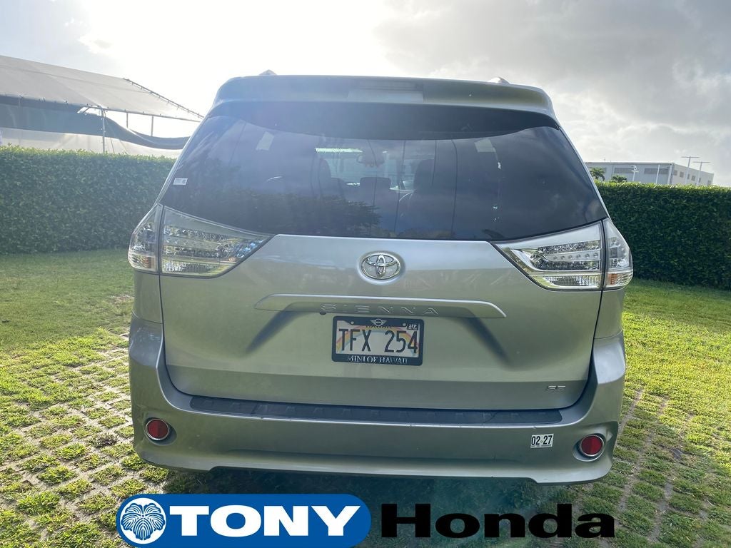 2017 Toyota Sienna SE 8 Passenger