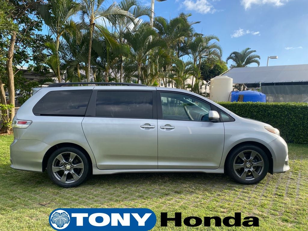 2017 Toyota Sienna SE 8 Passenger