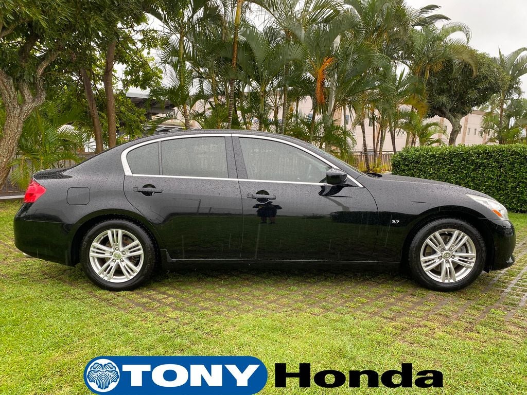 2015 INFINITI Q40 Base