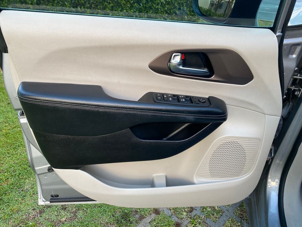 2021 Chrysler Voyager LXI