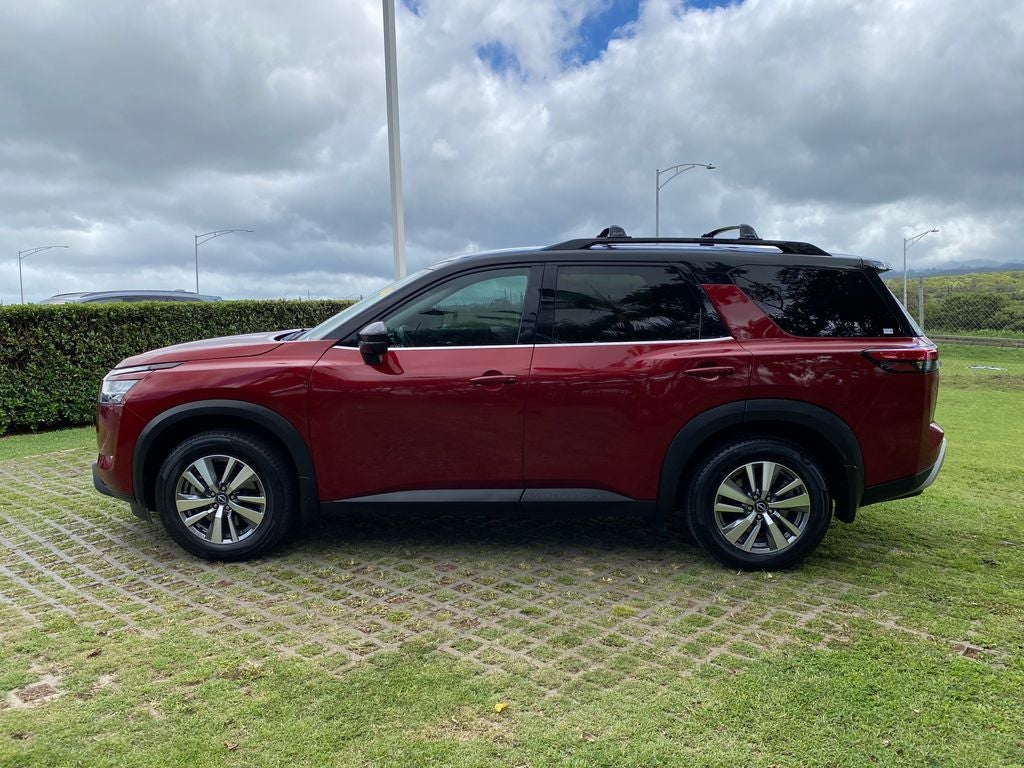 2022 Nissan Pathfinder SL
