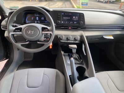 2025 Hyundai Elantra SE