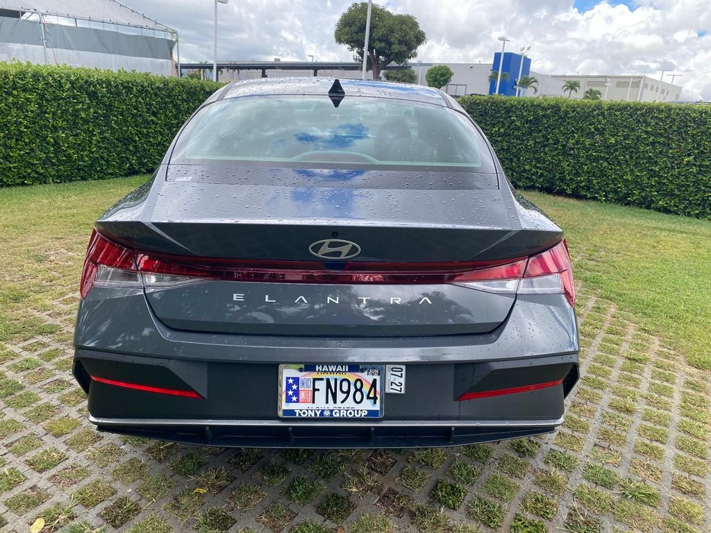 2025 Hyundai Elantra SE