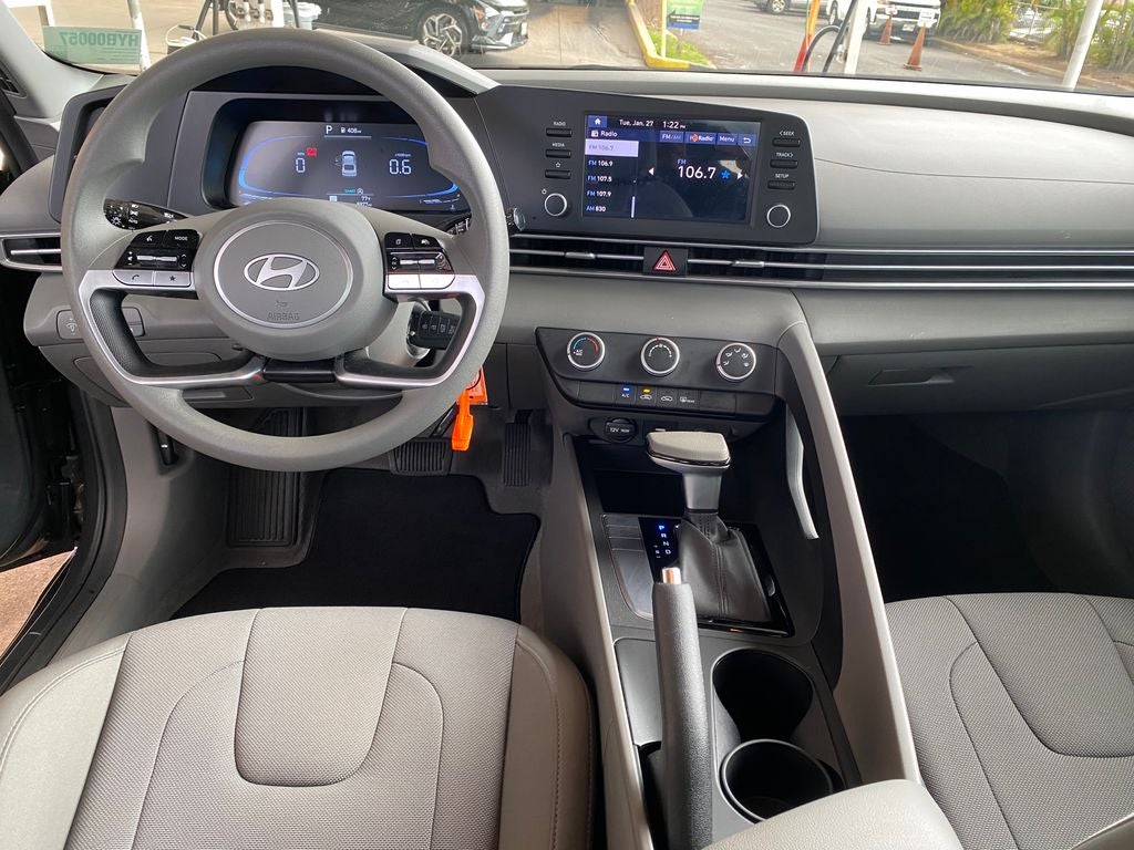 2025 Hyundai Elantra SE