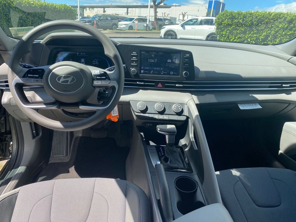 2025 Hyundai Elantra SE