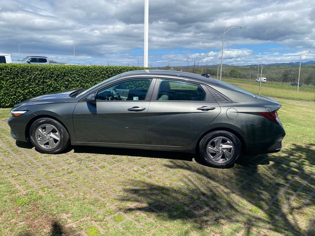 2025 Hyundai Elantra SE