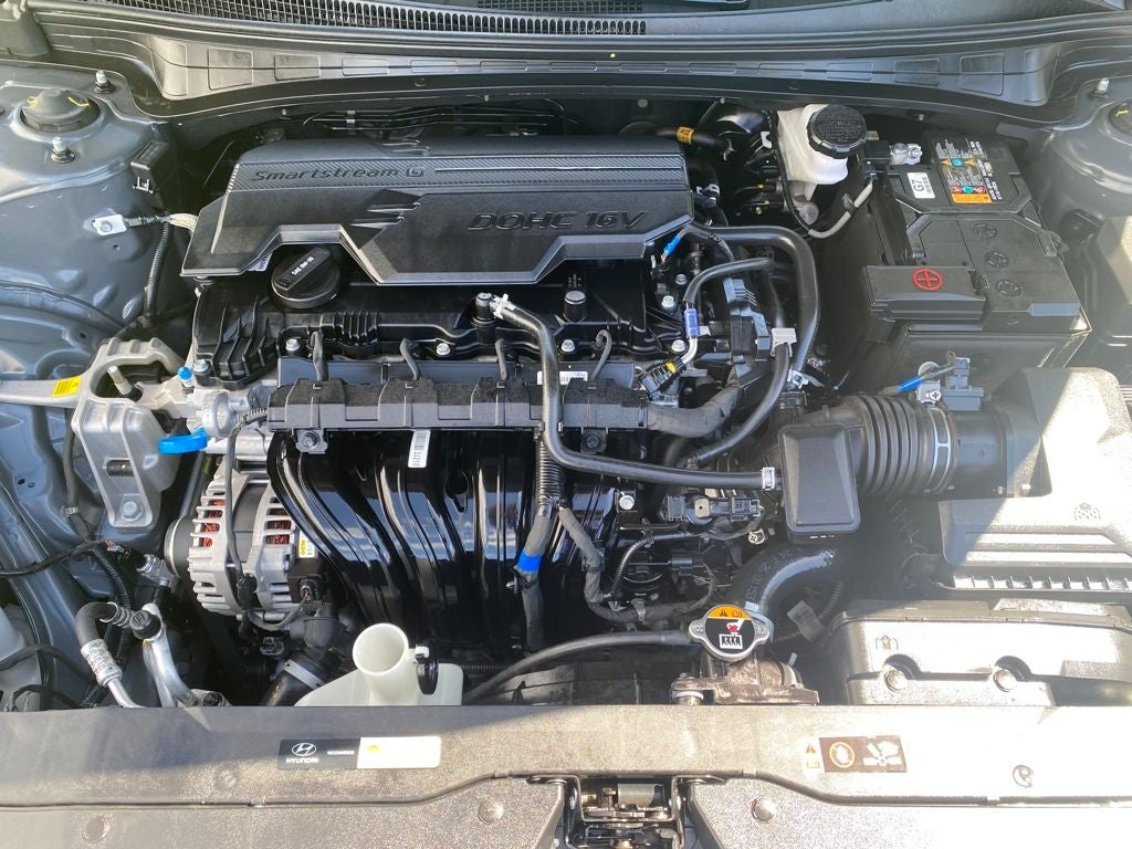 2025 Hyundai Elantra SE