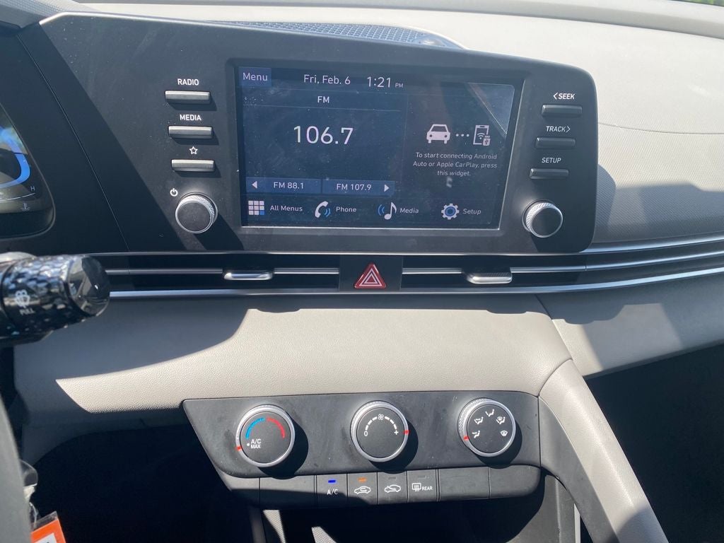 2025 Hyundai Elantra SE