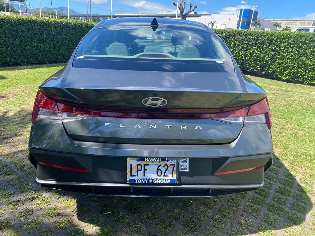 2025 Hyundai Elantra SE