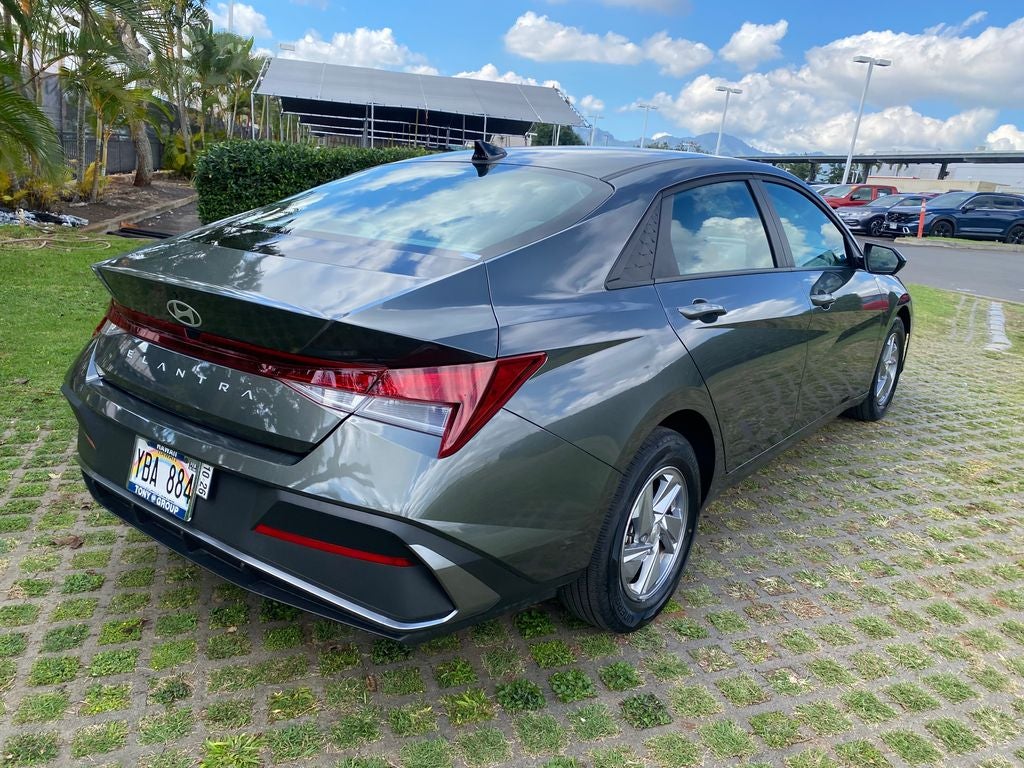 2025 Hyundai Elantra SE