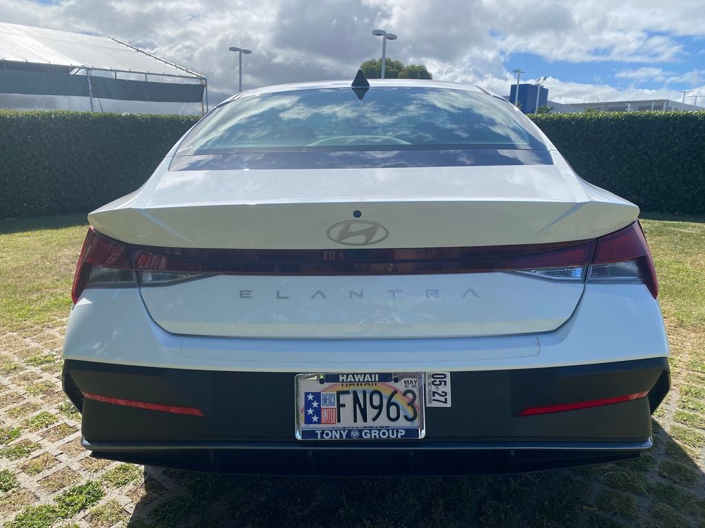 2025 Hyundai Elantra SE