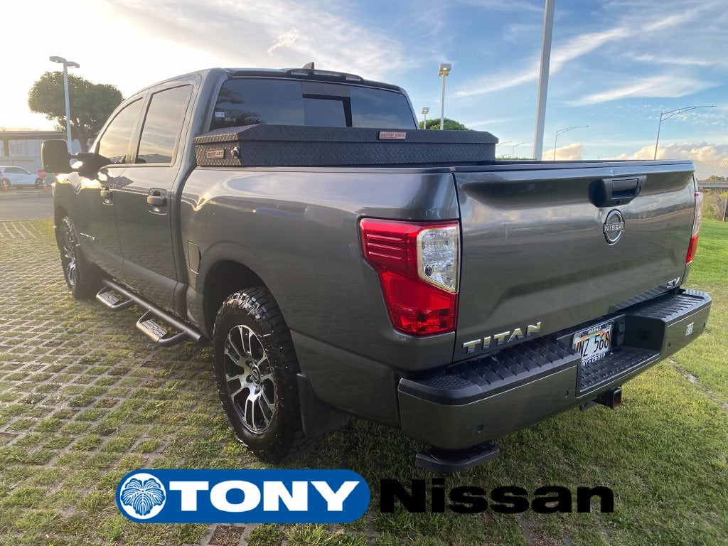 2023 Nissan Titan SV