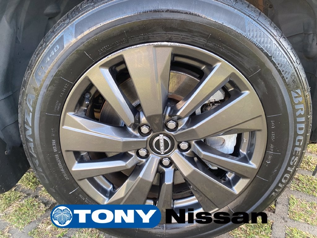 2022 Nissan Pathfinder SV
