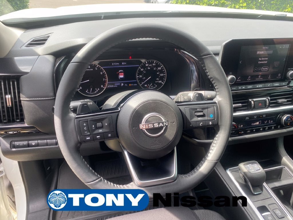 2022 Nissan Pathfinder SV