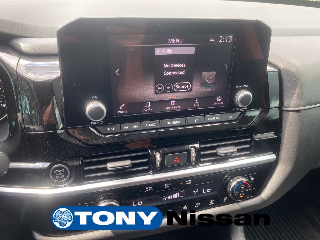2022 Nissan Pathfinder SV
