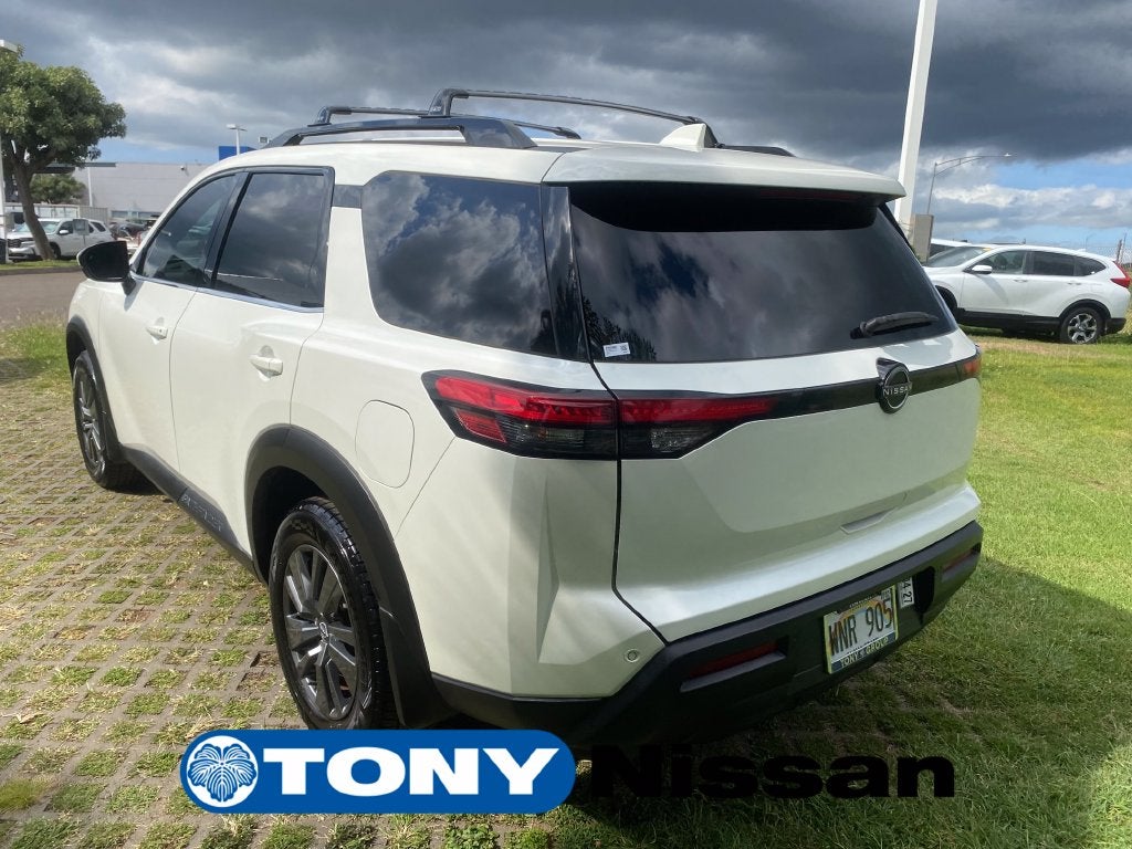 2022 Nissan Pathfinder SV