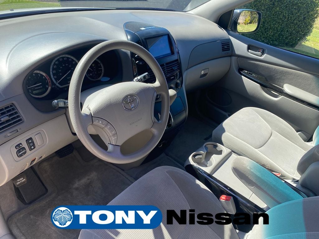 2004 Toyota Sienna CE