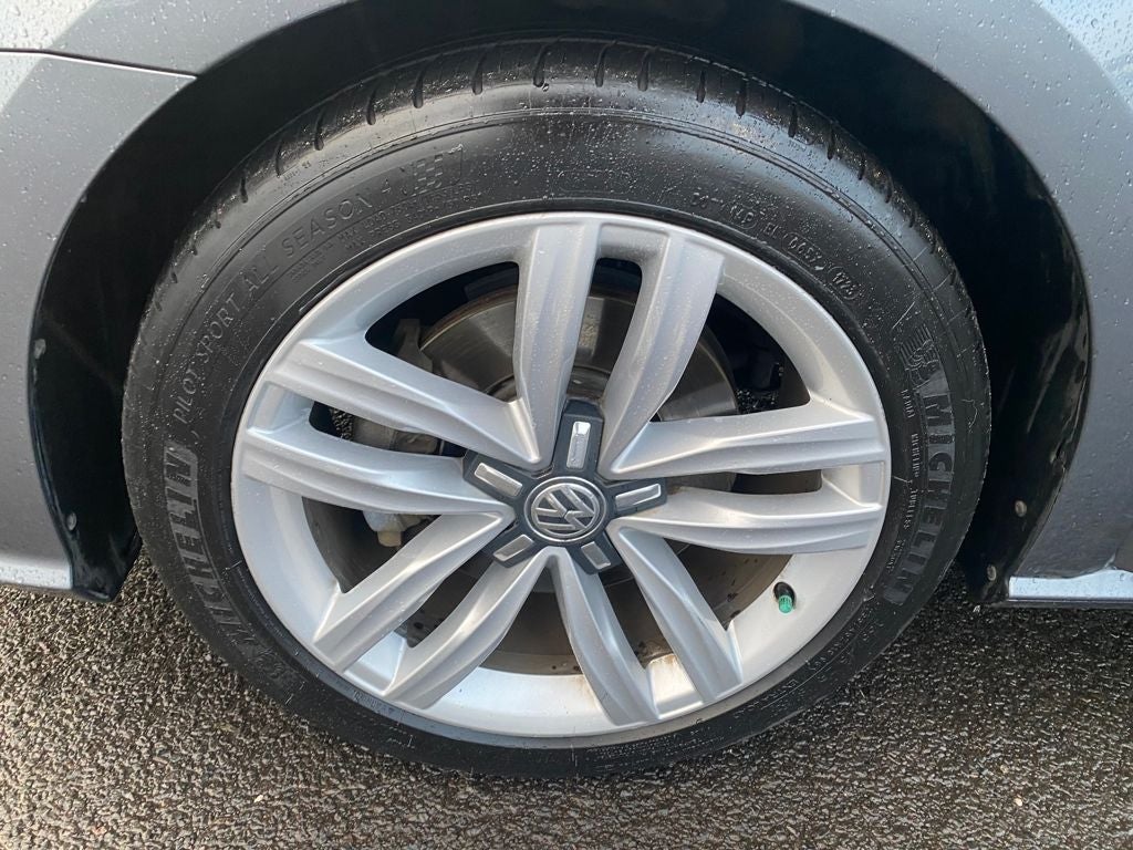 2017 Volkswagen Passat Base