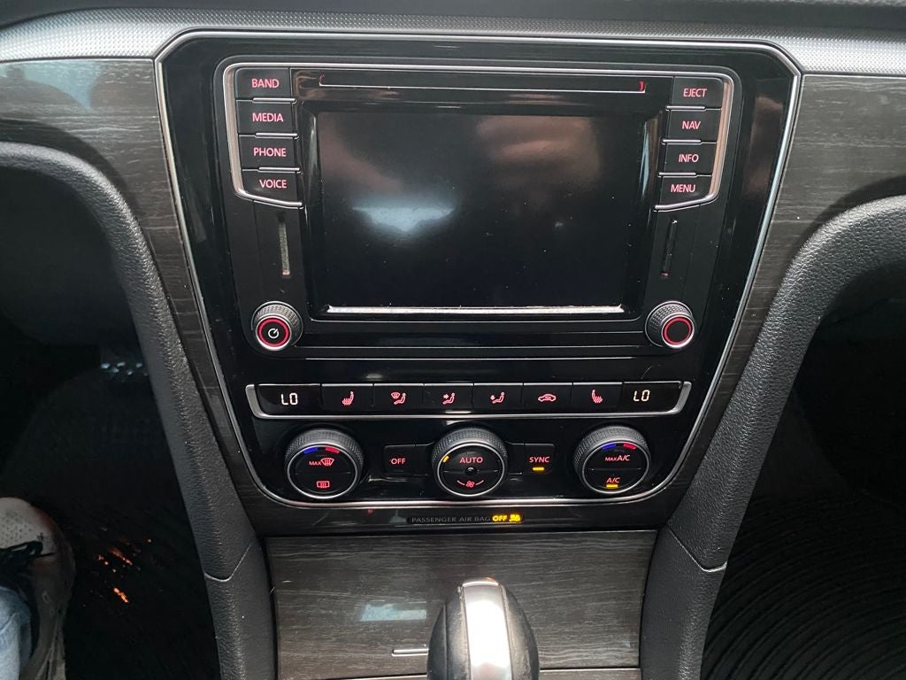 2017 Volkswagen Passat Base