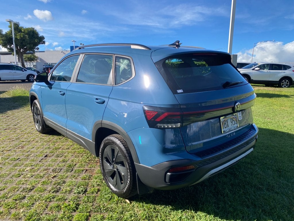 2025 Volkswagen Taos Base