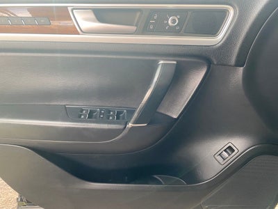 2015 Volkswagen Touareg Base
